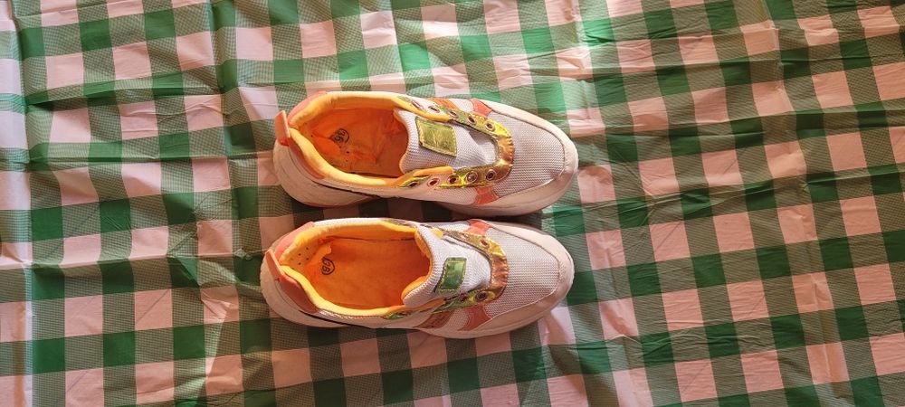 Бели-оранжеви маратонки