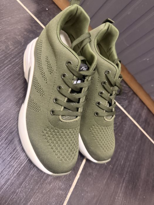 Красовки бу 1500 тенге