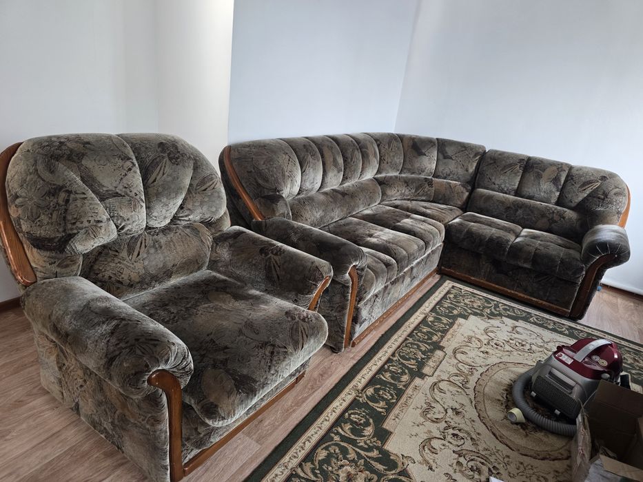 Продам диван с креслом