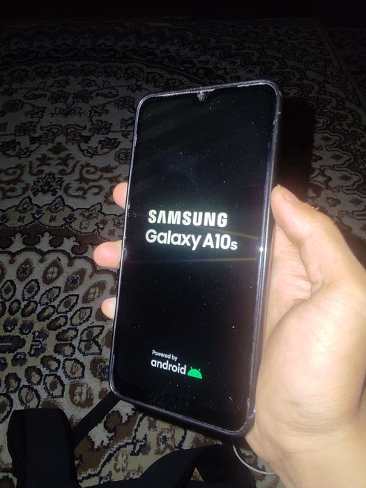 Samsung A10S практически в идеале.