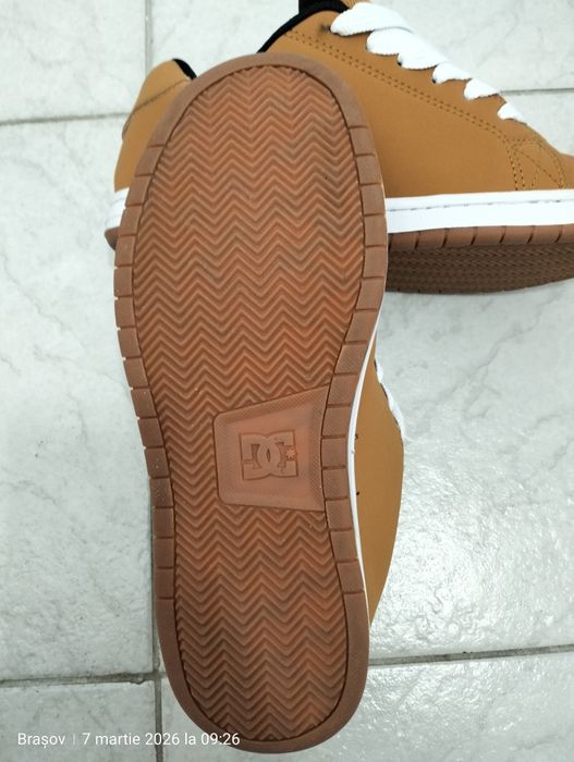 DC Shoes mărimea 42