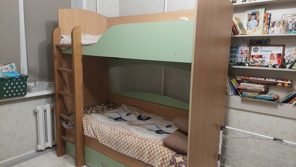 Продам двух ярусную кровать