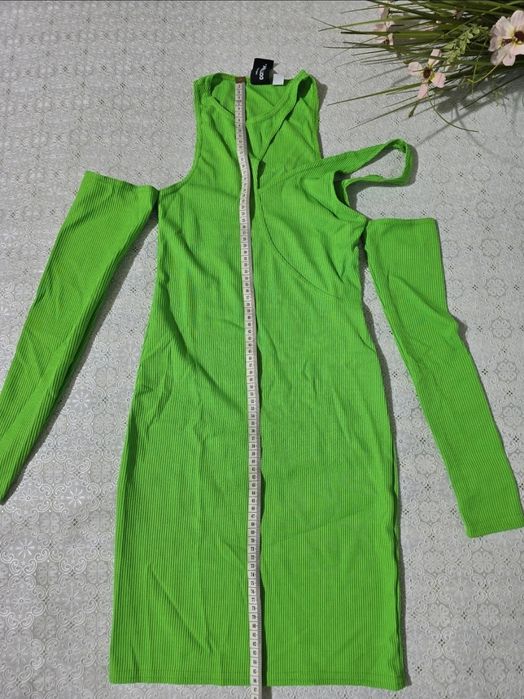 Rochie mulata umeri goi, marime S