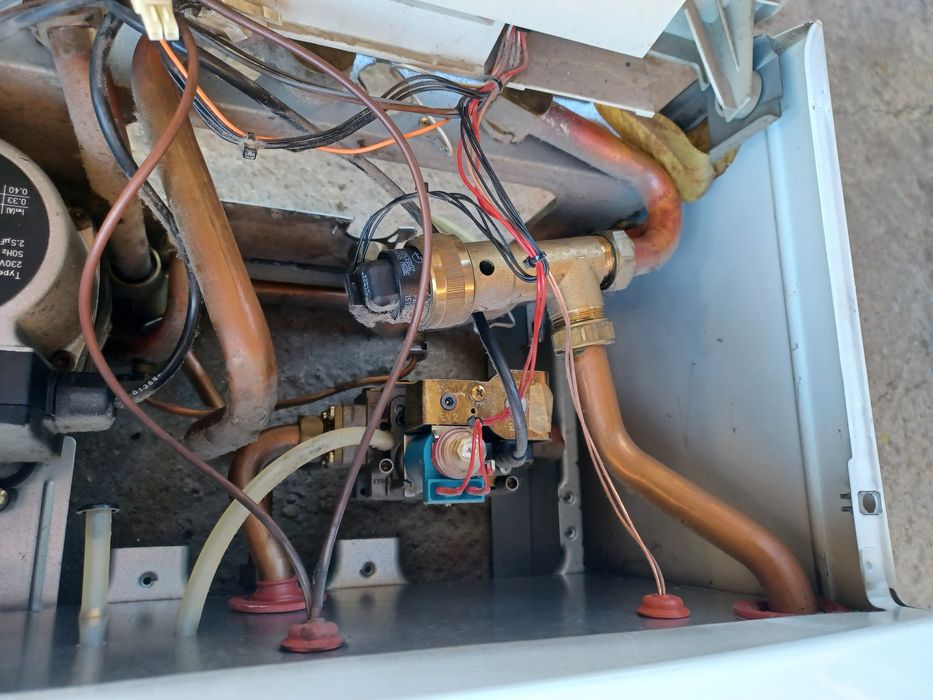 Centrala termica Vaillant VU INT 242/2-5