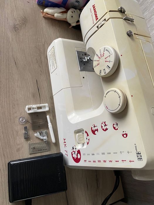 Срочно продаю швейную машинку