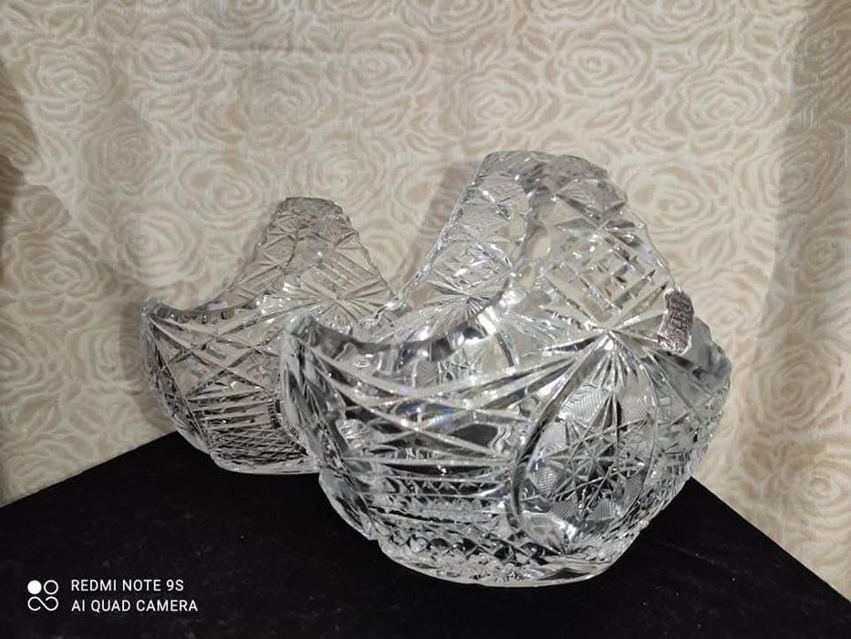 Изысканнык бокалы-креманки с роскошным дизайном ""ландышами""..
Выдувн