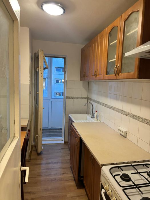 Închiriez apartament 3 cam. /  decomandat, zona Noua