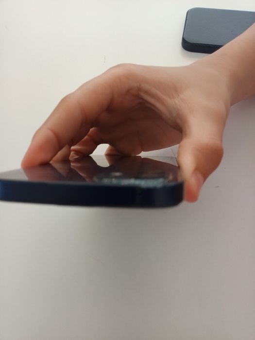 Продам iPhone 12