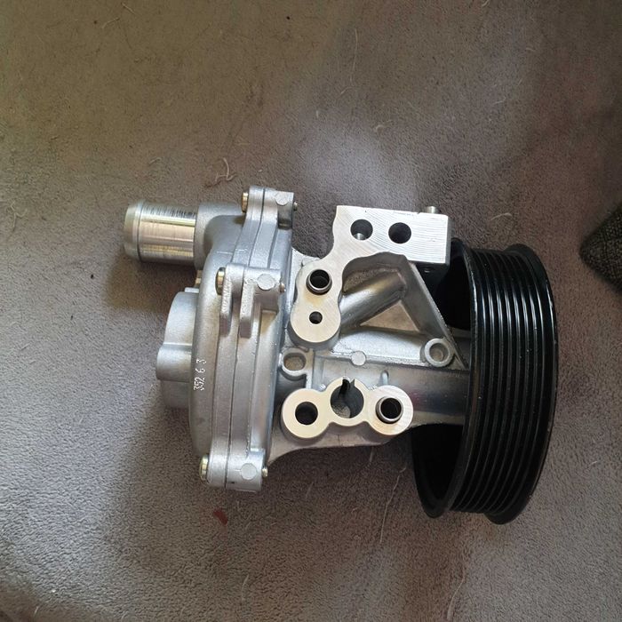 Водна помпа/ Форд транзит 24d/ 2005 / 2008