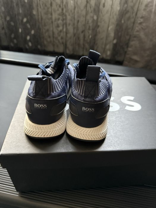 Snekers Boss originali Calitate stare Perfecta !!