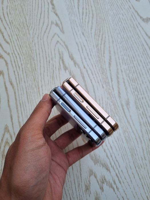 Samsung Galaxy Z Flip 4. Joyi 256 GB. Snapdragon IME o'tkan. Garantya