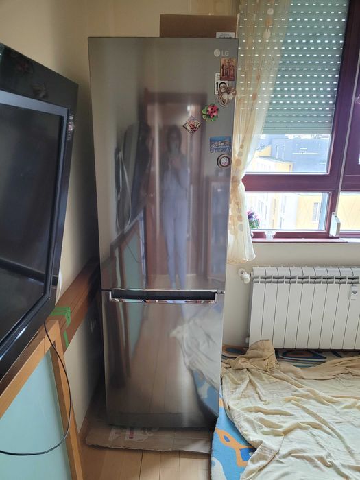 Хладилник в отлично състояние,инокс