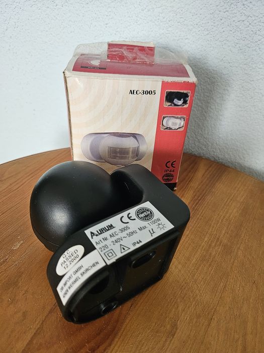 Стенна лампа със сензор за движение