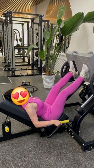 Продам фитнес костюм -тройка