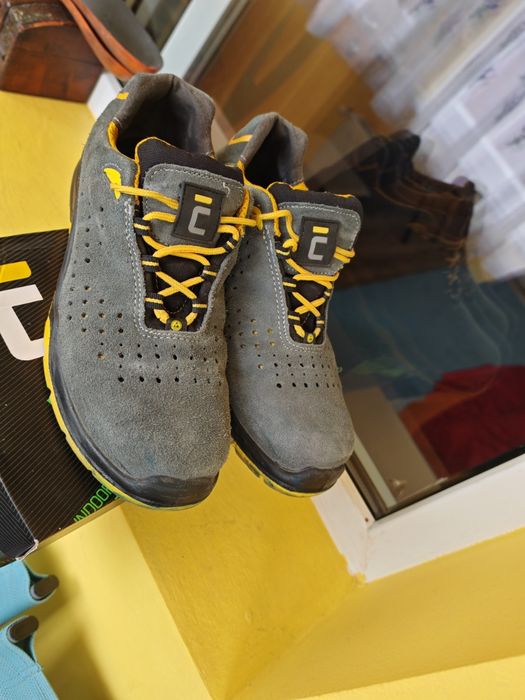 Bocanci de lucru cu bombeu Cerva