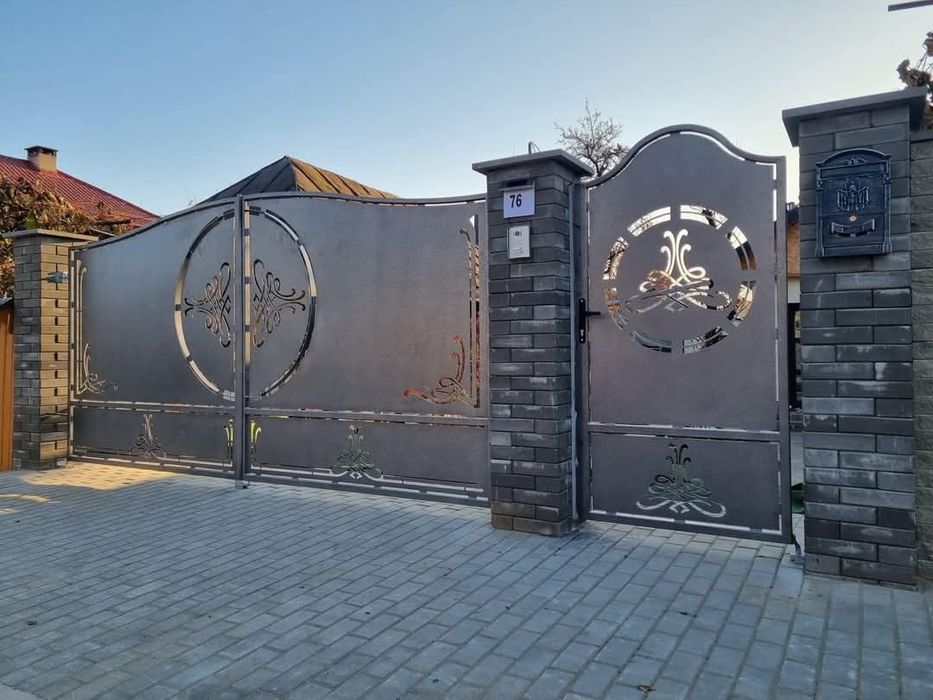 Executăm Porți și garduri din tablă decupată.