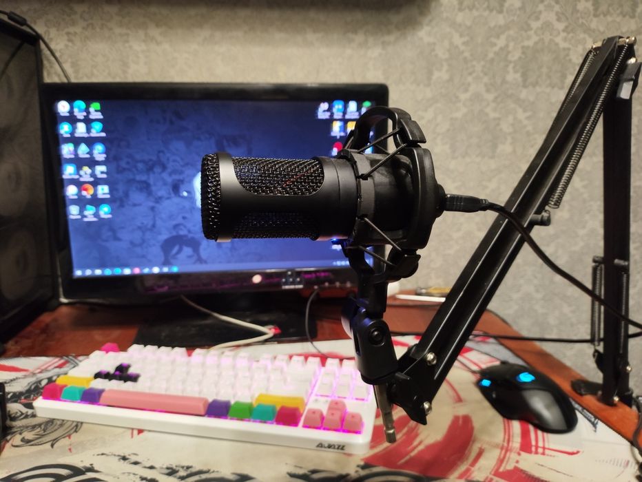 Продам микрофон не дорого