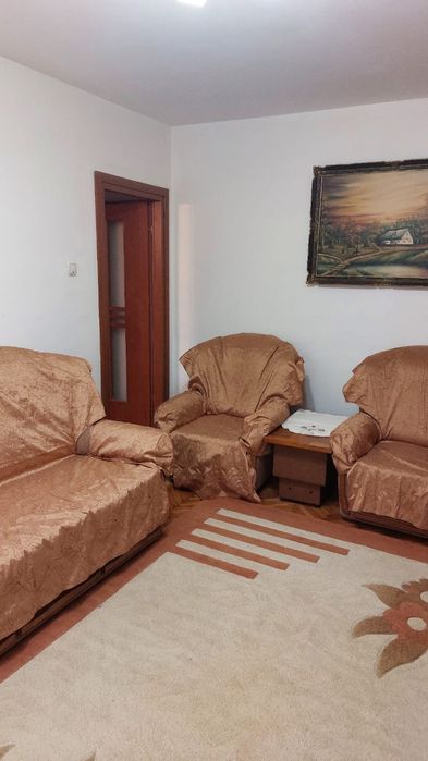Închiriez apartament