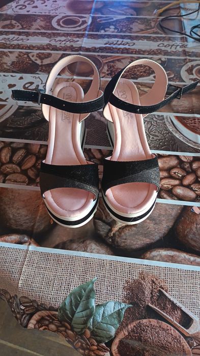 Сандали на платформа