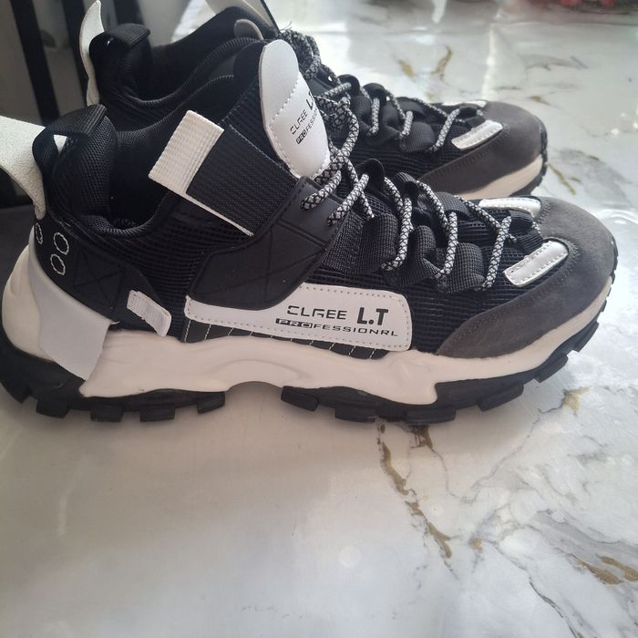 Продам кроссовки