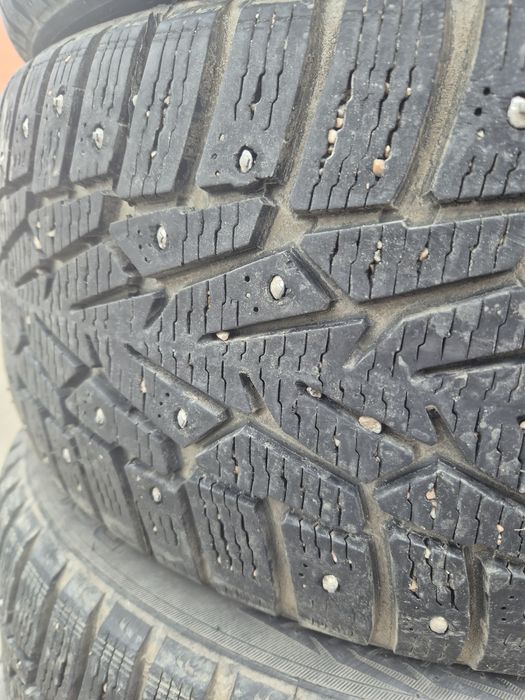 Продам резину срочно 215/45/R17
