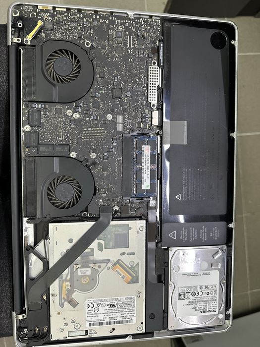 Macbook pro 15 intel core i7 ram 8gb hdd 1tb