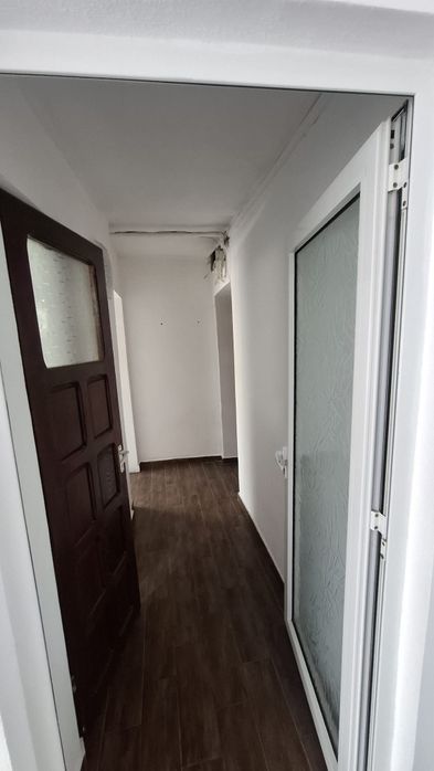 Se vinde apartament 2 camere semidecomandat, strada Slt.Gheorghe Bărboi,etaj 3.Pret 55000 €