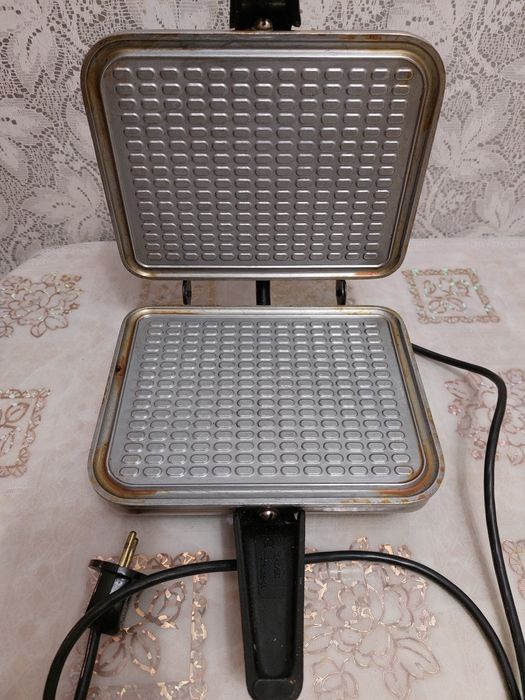 Продам электровафельницу
