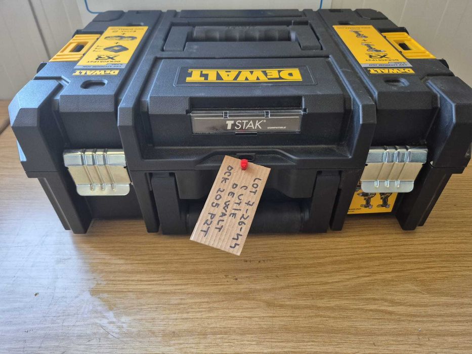 cutie dewalt dck205p2t - lot 7-26-44
