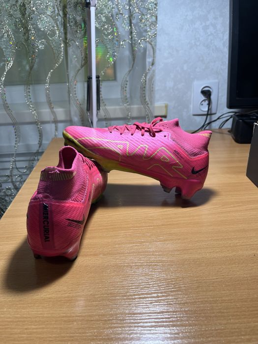 Nike mercurial pink
