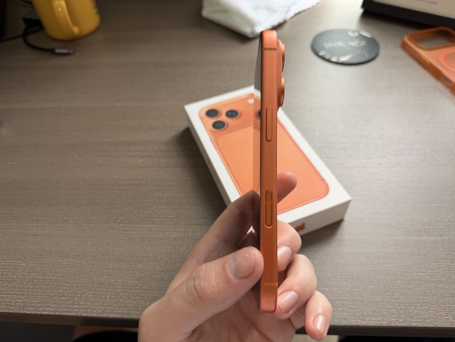 Iphone 17 pro (256gb, orange)