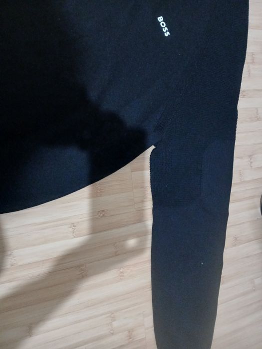 Pulover boss nr xl.nou originals