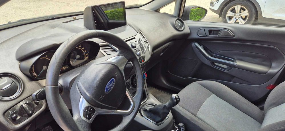 Ford Fiesta 2014• Два комплекта гуми и два ключа• Сервизна история