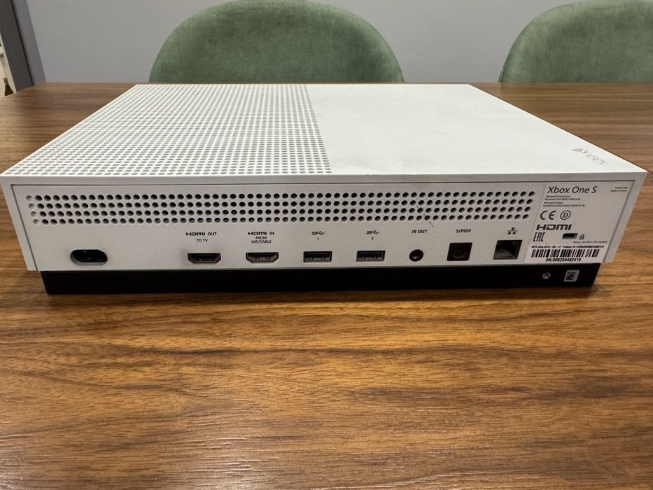 Xbox One S почти без пробега