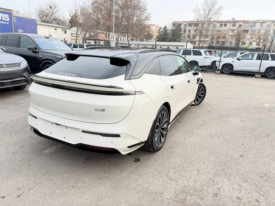 Продаётся электромобиль "Zeekr 007"