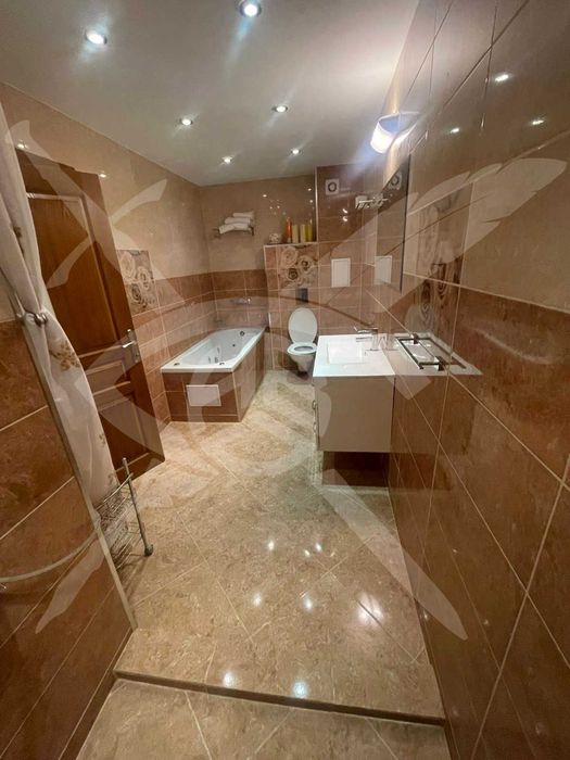 Продава се Тристаен апартамент в Бургас, Център - 110 кв.м за 2273 €/кв.м - Снимка #12