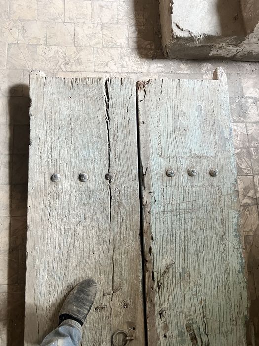 Кадимий эшиклар сотилади