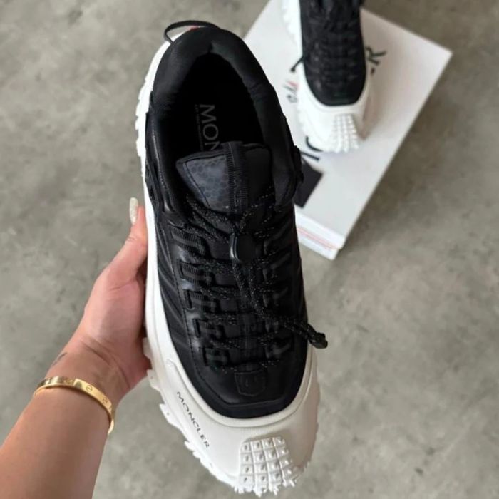 Mnclr "Black/White"