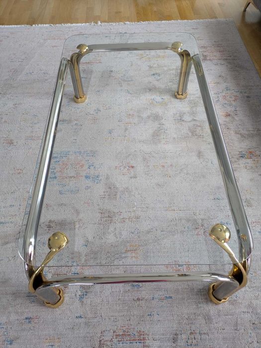 Стъклена холна масичка с метални крака