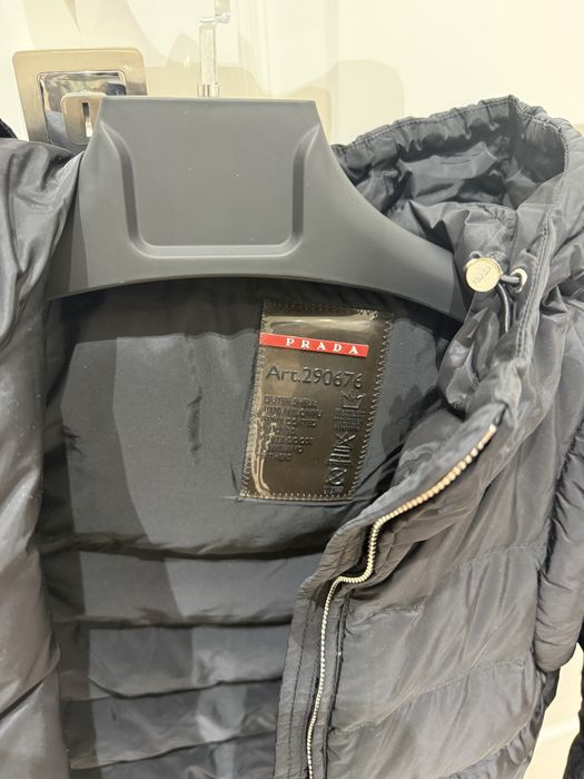 Продам куртку PRADA оригинал