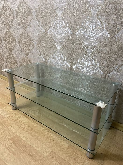 Продам стекляную подставку по телевизор б/у