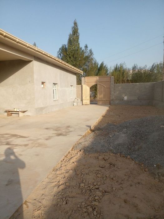 Ховли сотилади Жомбой Газирида срочно сотилади