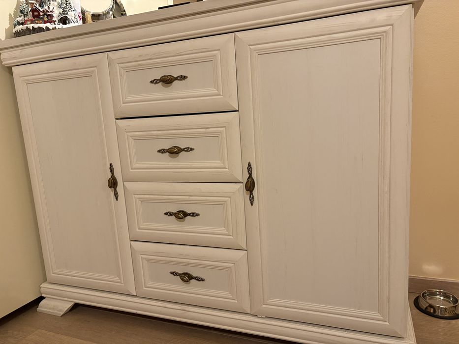 Comoda living VM3, 2 usi, 4 sertare, Alb Antichizat, 128 x 46 x 97 cm