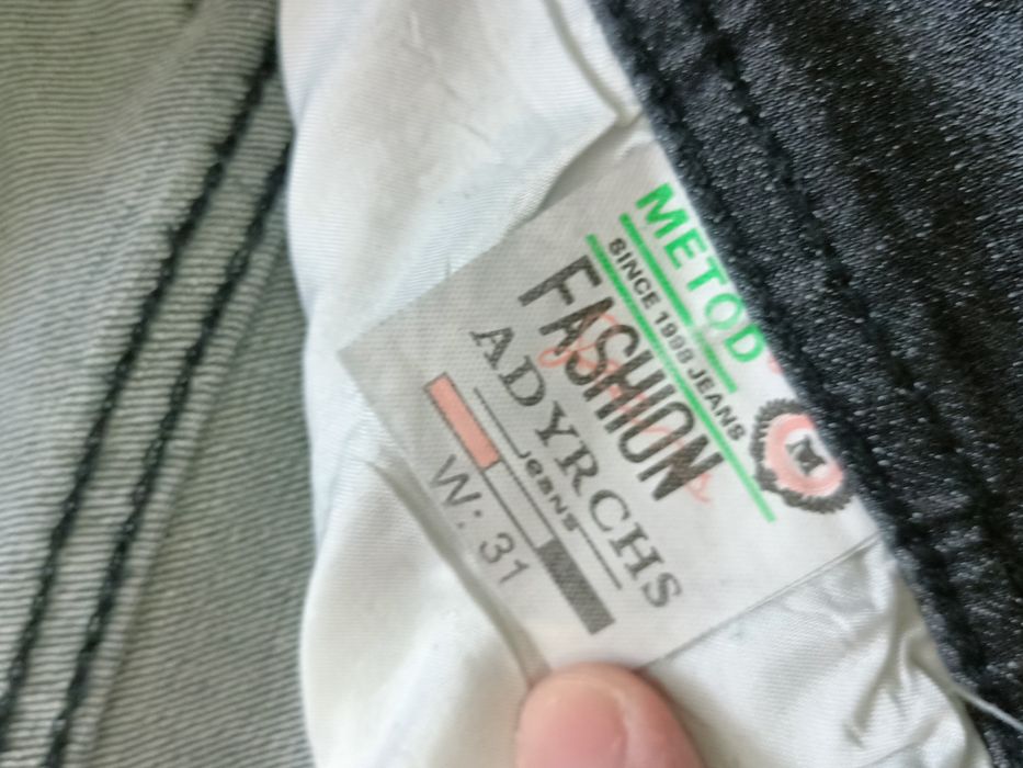 Продам джинсы новые