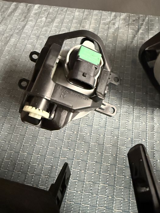 Противотуманныне фары тойота королла Е180