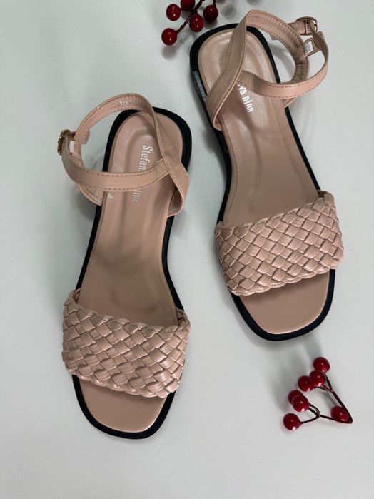 Продаю босоножки 39-40 размер