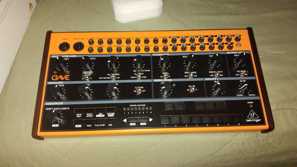 Sintetizator Semi Modular Crave