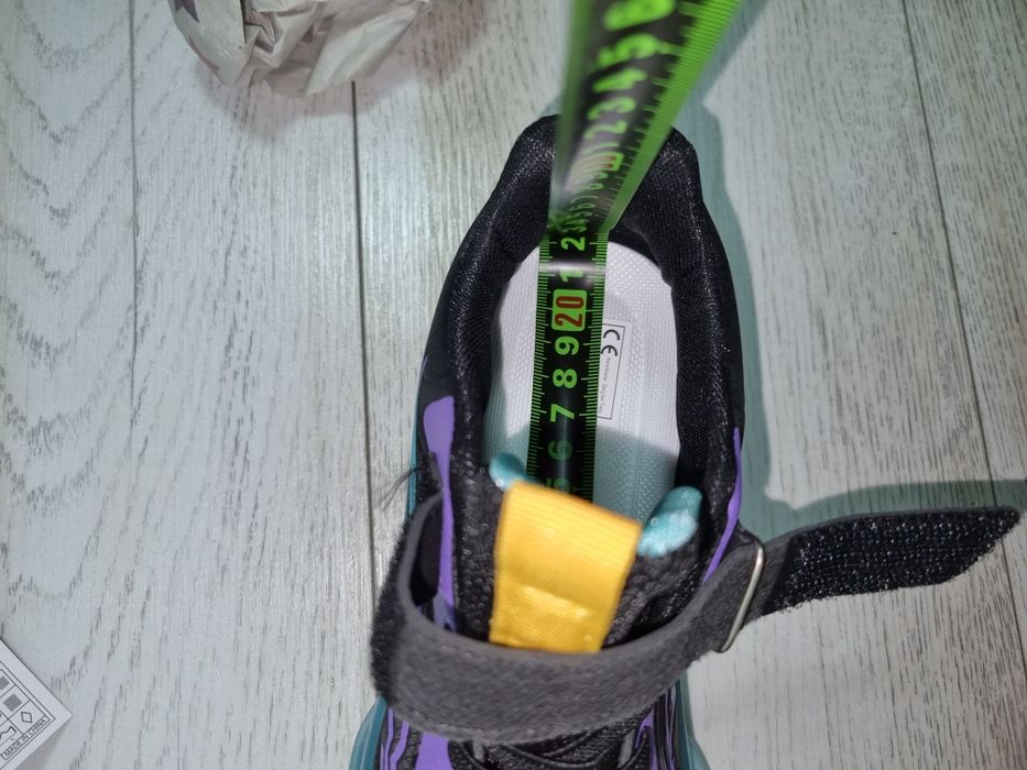 Vând adidași cu lumini în talpă, NOI,  mărimea 36, 22 cm interior