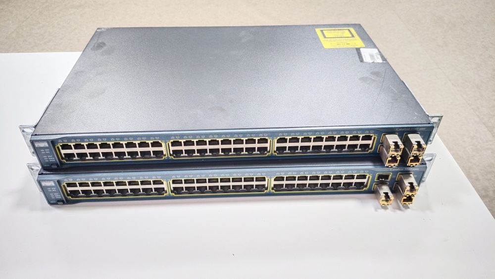 Серверный шкаф и коммутатор