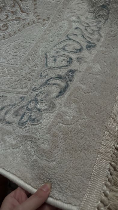 Продам ковер красивый 3на 5 м